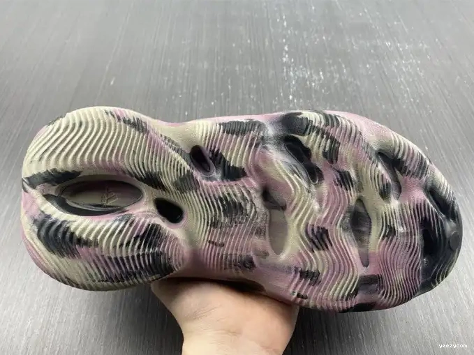 Adidas RNR Foam MX IG9562 Yeezy Carbon 0429